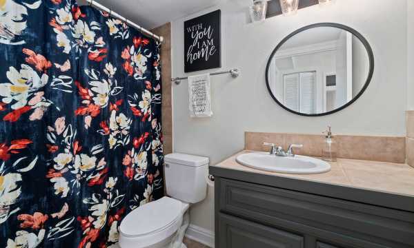 Easy-Tips-to-Eliminate-Mold-and-Humidity-from-the-Bathroom-3.jpg